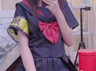 AT鲨的蓝色上衣，观看这份让人心痒的惬意。