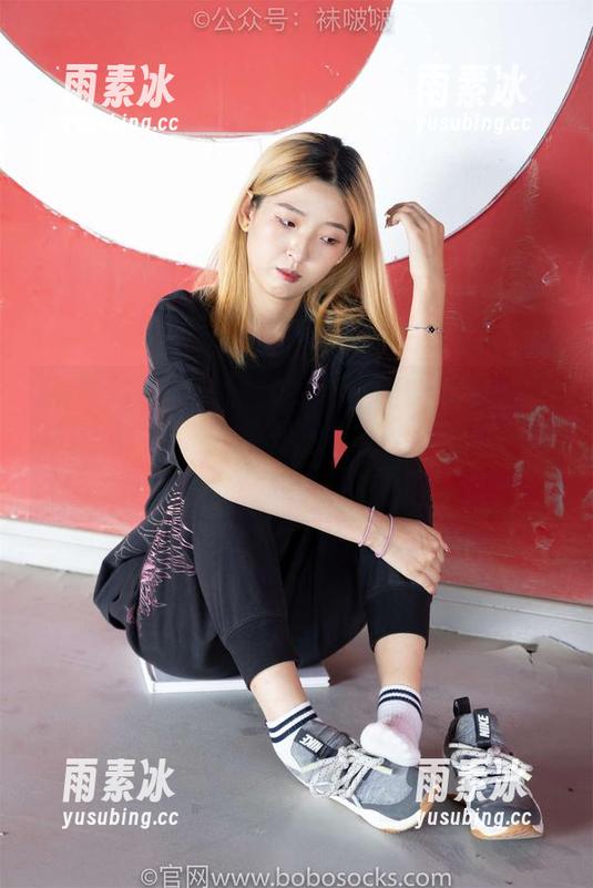 BoBoSocks袜啵啵 - 菠萝出手！短白棉袜作品，下载一个穿上去，感觉会不一样哦。