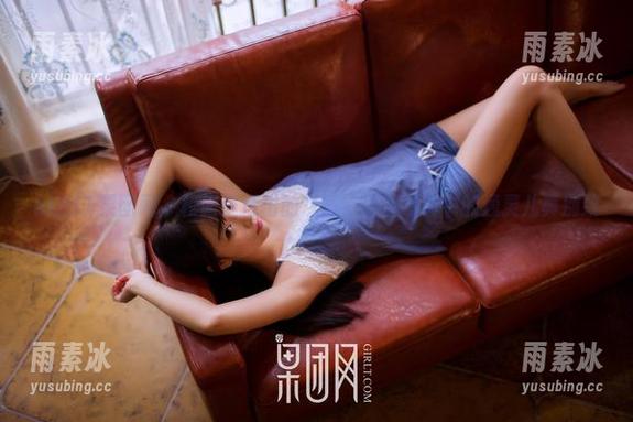 GIRLT果团网 - 校服里透出的气质，高清写真中的通灵儿真别致
