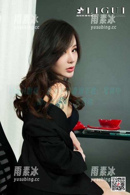 Ligui丽柜 - 奈沐子的滑滑丰收：写真中的“丝袜茧”大冒险
