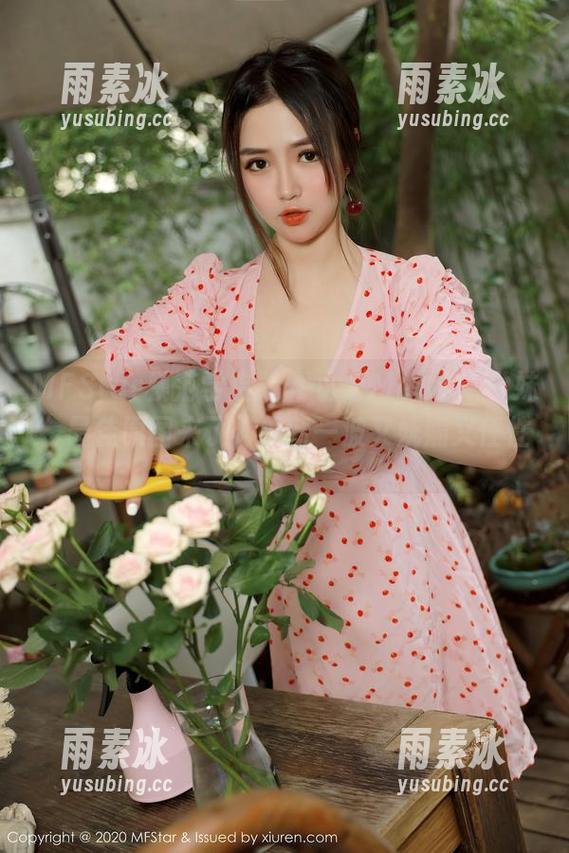 MFStar模范学院 - 伊小七MoMo“学妹”最佳原图来了，最新一波又妩媚又任性。