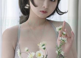 观看发行版的PAKI酱，图包里的自拍都是我们的开心果！