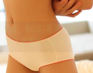 校服不单调，ROSI高清美图一看就想背书包奔向课堂。