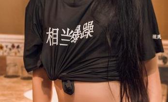 TouTiao头条女神 – 秦若兮的泳池写真，凉爽至极，但她的眼神却在发热哦！
