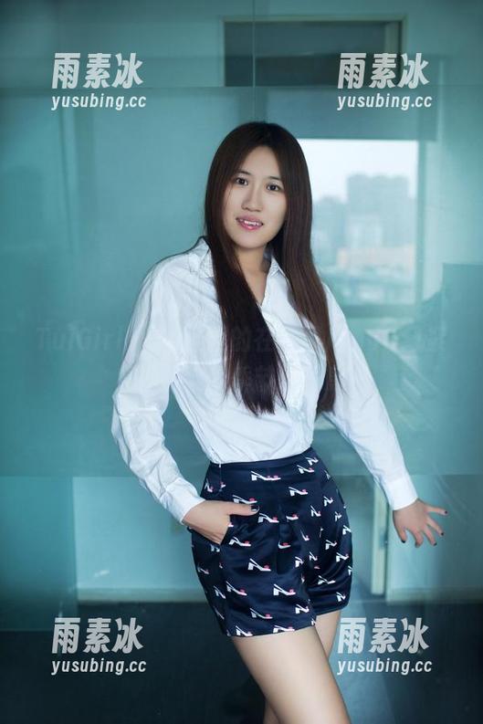TuiGirl - Yu佳妮的在线图片，JK风紧紧围着这个季节的气息～