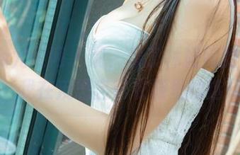 UGirls尤果网 – 呃，看了林妃媛的吊带之后，我在反思自己衣橱里的选择…