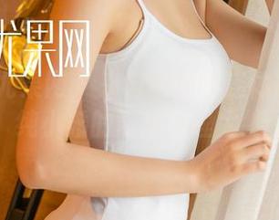 UGirls尤果网 – 来自原图的连体衣紧绷时刻，纯小希的表情管理太绝了！