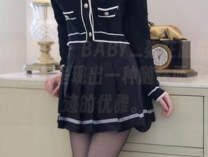 Xiuren秀人网 – BABY_柒在旅拍上的表现，高清图片呈现出一种随性而又不露痕迹的优雅。