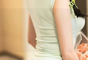 Xiuren秀人网 – Manuela玛鲁娜和她的礼服，这组合…像电影里的情节，原图暴击日常哦