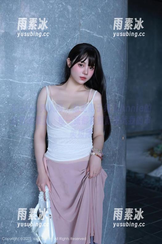 Xiuren秀人网 - 总觉得子纯儿Annie的白色合集里，每一张都在默默挑战我的审美极限