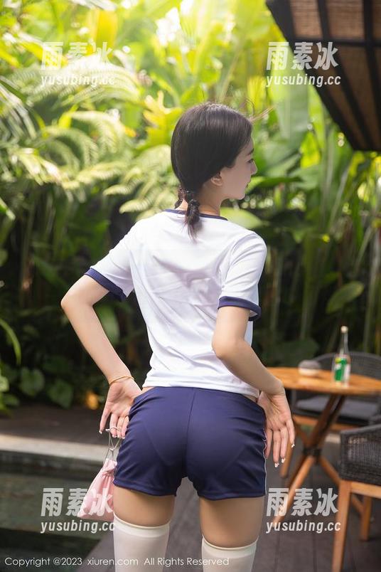 Xiuren秀人网 - 跟随小海臀Rena进入这一波写真，姐姐的温柔在套图中闪烁