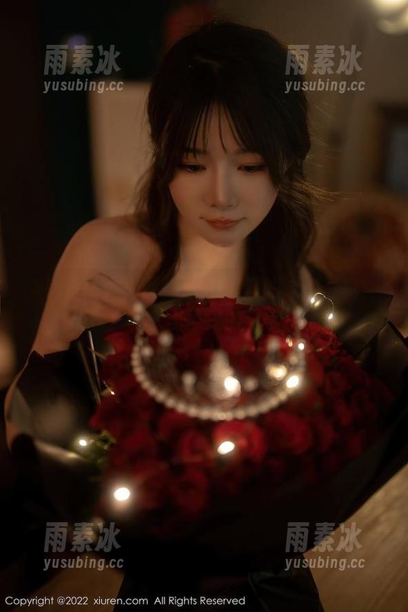 Xiuren秀人网 - 油田溪溪的泳池写真：在水里摇曳的日常