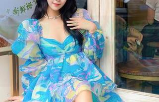 Xiuren秀人网 – 艾希儿海边写真：好吧，海岸线曲线美，沙滩上还不会被游泳圈困住！