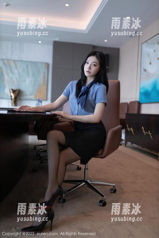Xiuren秀人网 - 套图中的女王，陈茜妮zoe掌控全场，资源多到都快变成女王的侍卫了！
