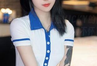 Xiuren秀人网 – 陈雅漫VICKY的高清裸足套图，太可爱了，我又不得不怀疑自己是不是欣赏错了东西…