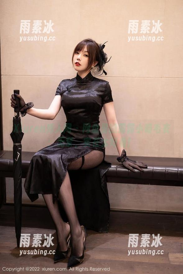 Xiuren秀人网 - 网盘里的露露小喵毛衣：无奈，实在太好看！
