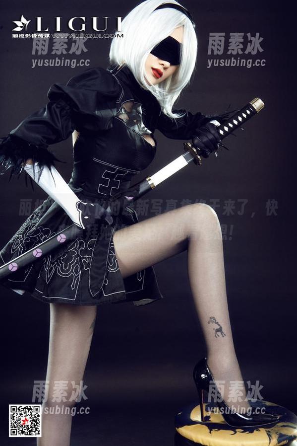 丽柜 - 王欣竹的最新写真集终于来了，快来膜拜她的美足，越看越想！