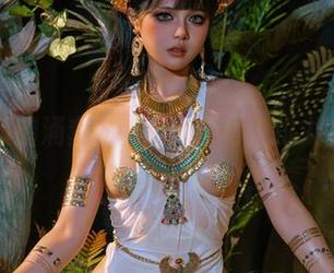 云溪溪暗涌套图，最新素材，扣人心弦？