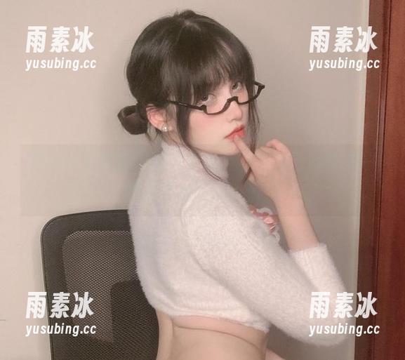 在你十七鸽的高清图库中，白色护士就像是一种不可言喻的引诱。