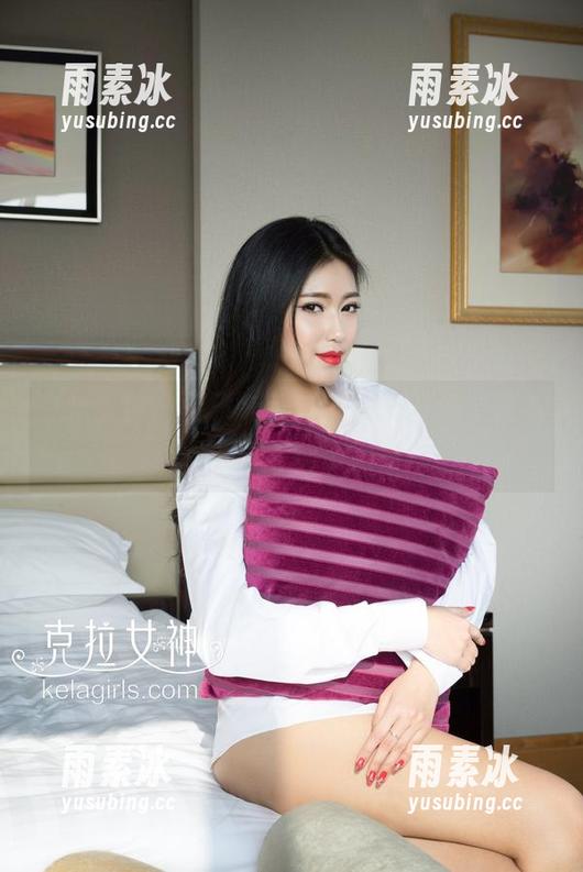 克拉女神 - 妮子和泳池的快乐时光，唯有免费下载才能带回家！