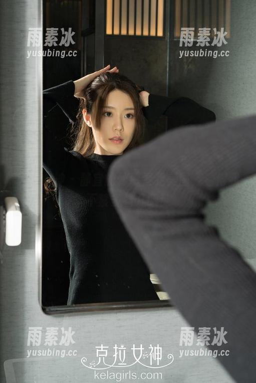 克拉女神 - 静宜的骨感素足美图，看得我不禁多看几眼！