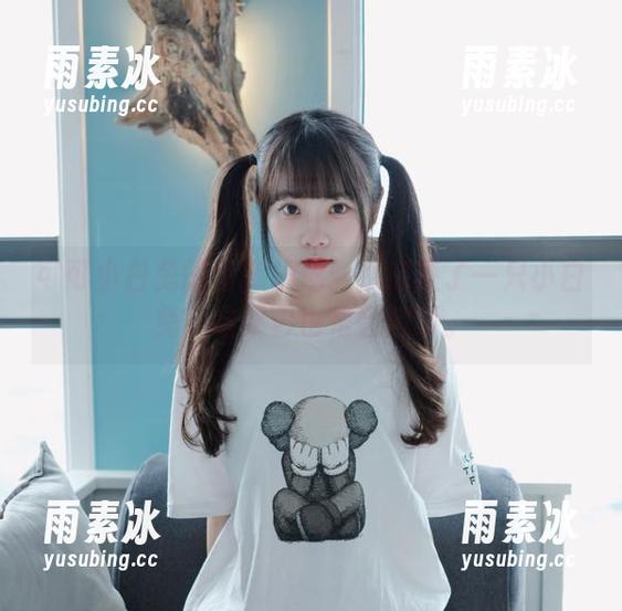 可可小白兔的图库精选：我捕获了一只小白兔，结果它也很会撒娇。