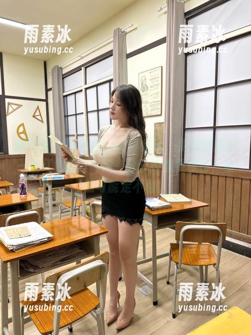 微密圈 - 可可西yyy真会玩，免费图集中一袭红色蕾丝高跟，分分钟想要模仿，虽然可能走不稳。