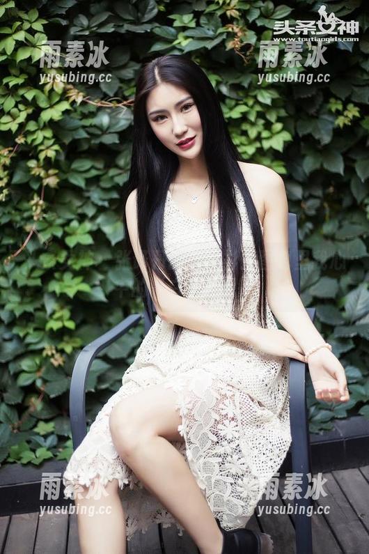 头条女神 - 张译丹的白衬衫：图包里我心中的‘白色狂想’
