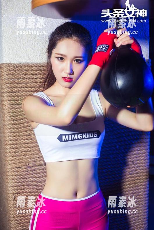 头条女神 - 李丽莎办公室照片合集，越看越想念我的桌椅，或许她能带点创意回来的办法？