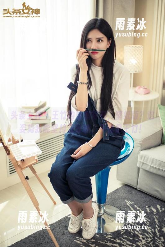头条女神 - 王竹的瑜伽写真，壁纸版？这姿势我能坚持五分钟，不愧是王竹！
