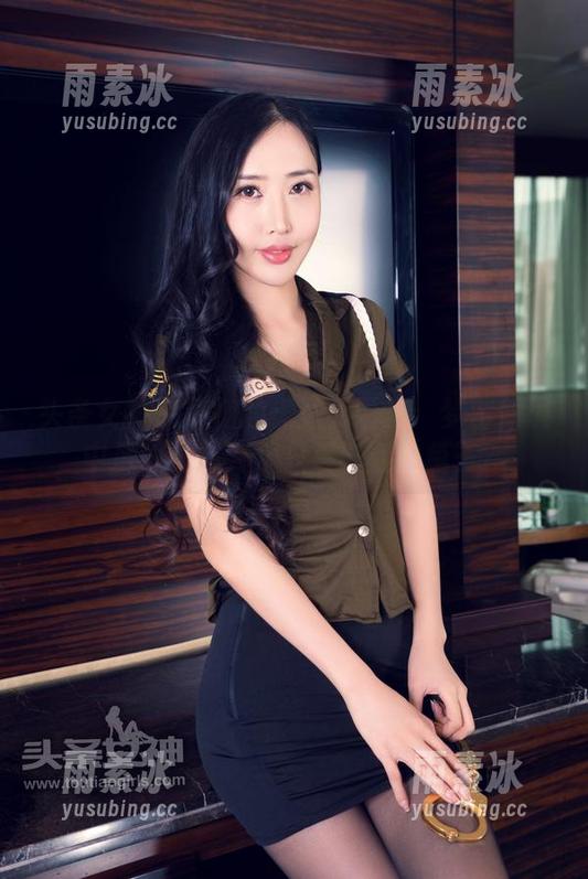 头条女神 - 蔡楠的无圣光图集：梦游仙境中居然没遇到那只爱说话的兔子？