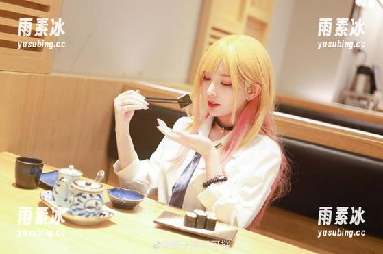 妍子坚不可摧在线：圣诞cos不止是圣诞树明白吗？原图我先靠边站。