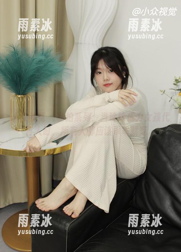 小众视觉 - 私拍系列：当玲玲成为女孩代言人时，所有人都应该乖乖就范。