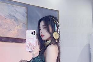 这不是普通的原图，小小奶瓶儿和她的白开水毛衣，演绎一场色彩风暴（水灾）。