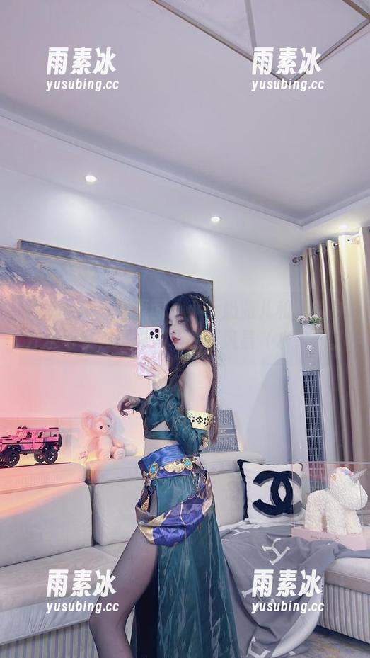 这不是普通的原图，小小奶瓶儿和她的白开水毛衣，演绎一场色彩风暴（水灾）。