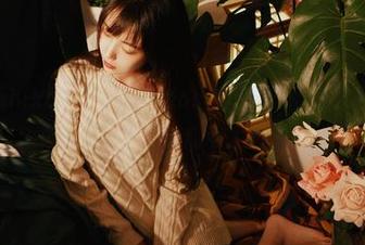 小鹿鹿shika的居家秀，cos着不经意的“随性”，高清镜头下的迷离可太逗了！