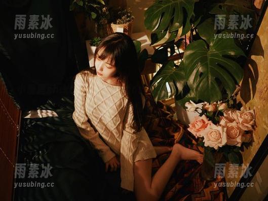 小鹿鹿shika的居家秀，cos着不经意的“随性”，高清镜头下的迷离可太逗了！