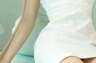 尤果网 – 笑笑的校服图包更新，带着一点书生气，又嫌弃她太可爱了。