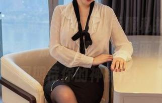 尤蜜荟 – 潘琳琳ber的水手服私拍，要是海浪会说话，那大概是“太美丽了”！原图期待你的神操作！