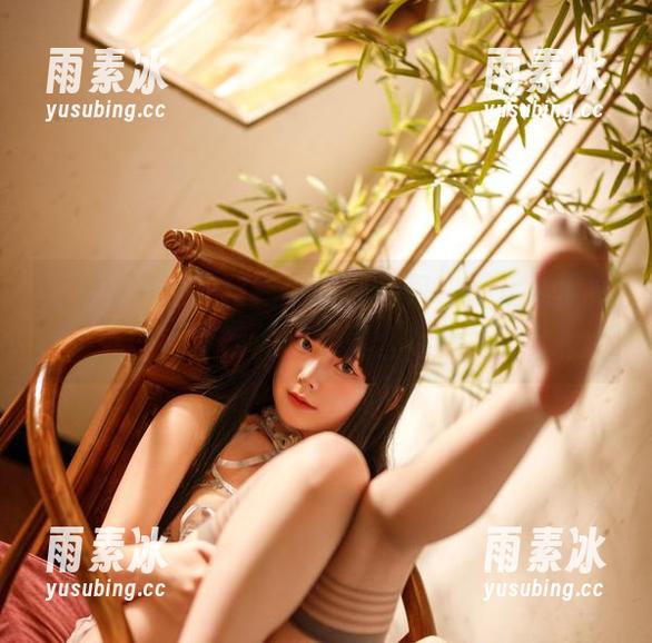 巧克力小圆面包 全套写真里的巧克力小圆面包,不止是五更琉璃的旗袍那么简单