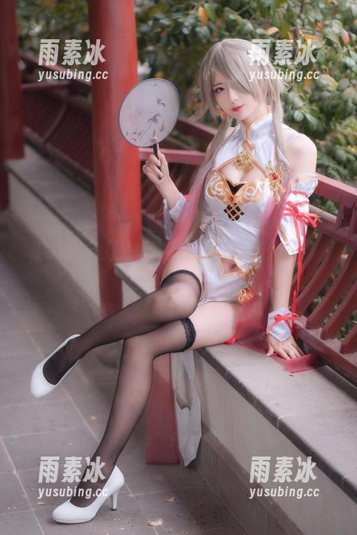 观察这张图片，弥音音ww的少女形象，真有种不真实的美好。