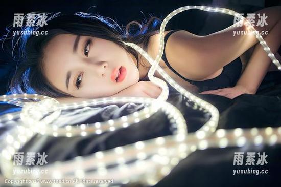 推女神 - 油亮的娜依灵儿：每一张私房美图都像是在勾引什么？