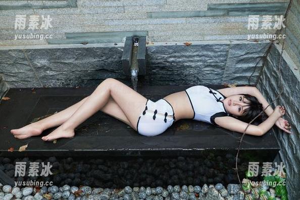 推女郎 - 眼镜加持！杨伊的写真让我怀疑我是否该去配副眼镜，壁纸不能错过！