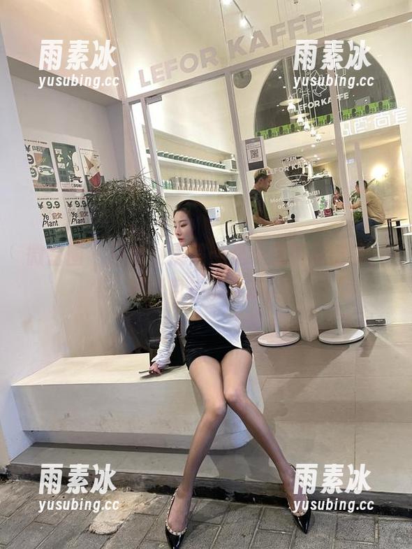 是小逗逗 微密圈 - 日常私房照:是小逗逗又出没,闲逛自拍成常态。
