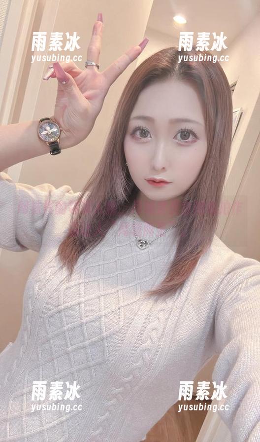 网袜界的领军人物，月城委员会的私拍作品让人“尾随而至”。