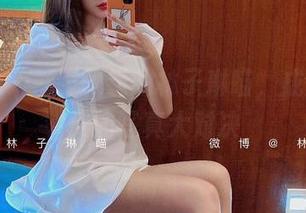 微密圈 – 戴上眼镜的林子琳喵，成熟与俏皮的写真大对决