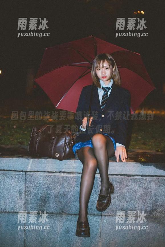 图包里的柒柒要乖哦泳装，不禁让我想到了夏天的漫长假期。