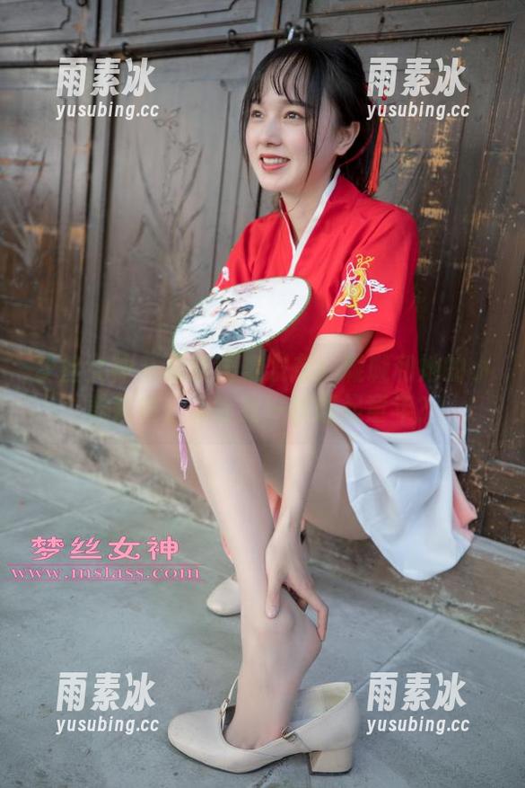 梦丝女神 - 最新图集发布！璇璇和她的小黄鸭帽，为啥我一秒想起童年？