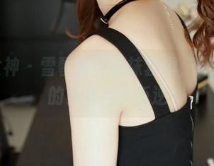 梦丝女神 – 雪馨的黑丝袜套图，伴随青春的骚动与小叛逆