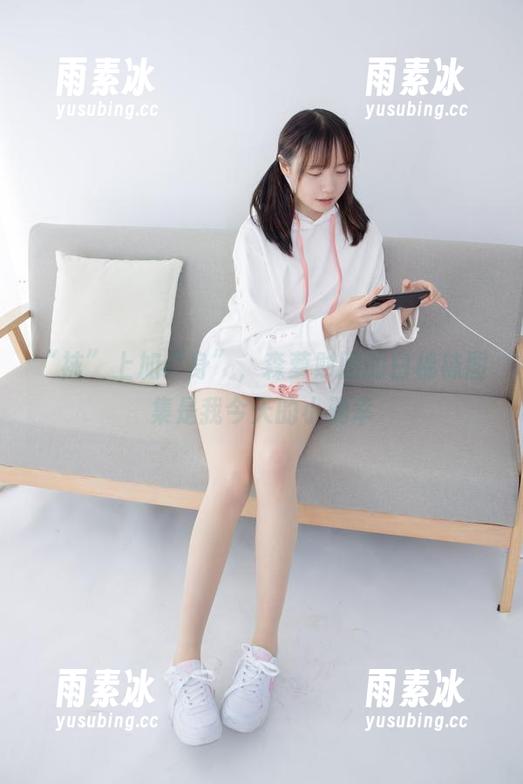 “袜”上加“身”，森萝财团的白棉袜图集是我今天的小确幸